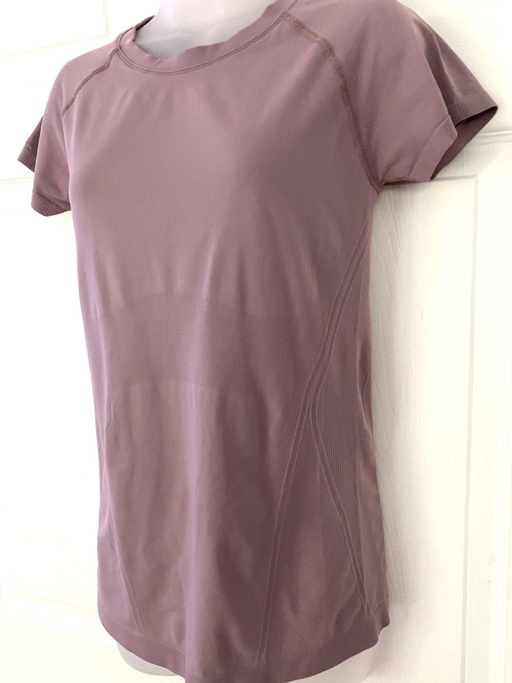 Lululemon athletica Top Women’s Short Sleeve Performance Top Dusty Mauve size 8